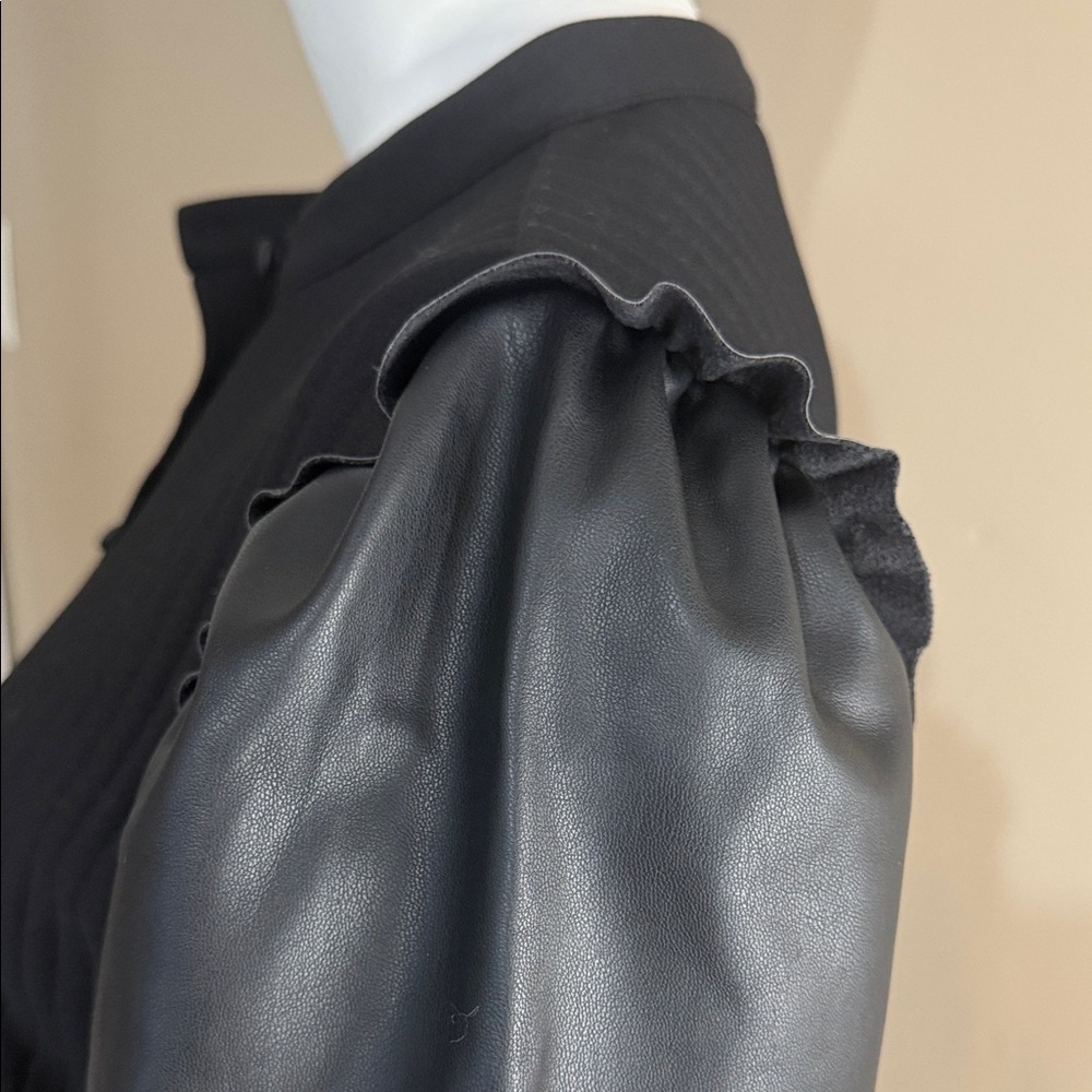 Marc New York Black Textured Puff Faux Leather Short 5-Button Top - Picture 3 of 13